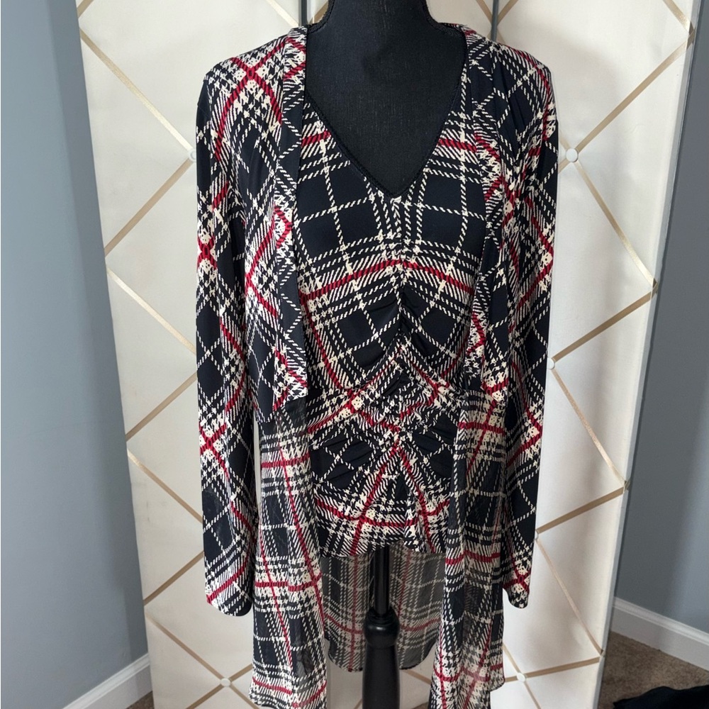 Laura Max 2 Piece Set Size Large 
(tan, black, white, and red)